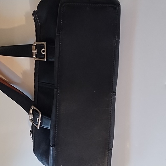 Coach purse in VGC. Black. - Picture 3 of 12